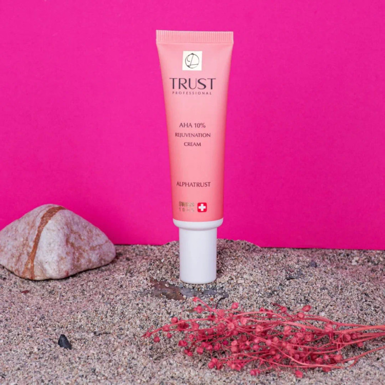 کرم لایهبردار آلفاتراست ۱۰% AHA تراست ۳۰ میل — لایهبردار و روشنکننده پوست