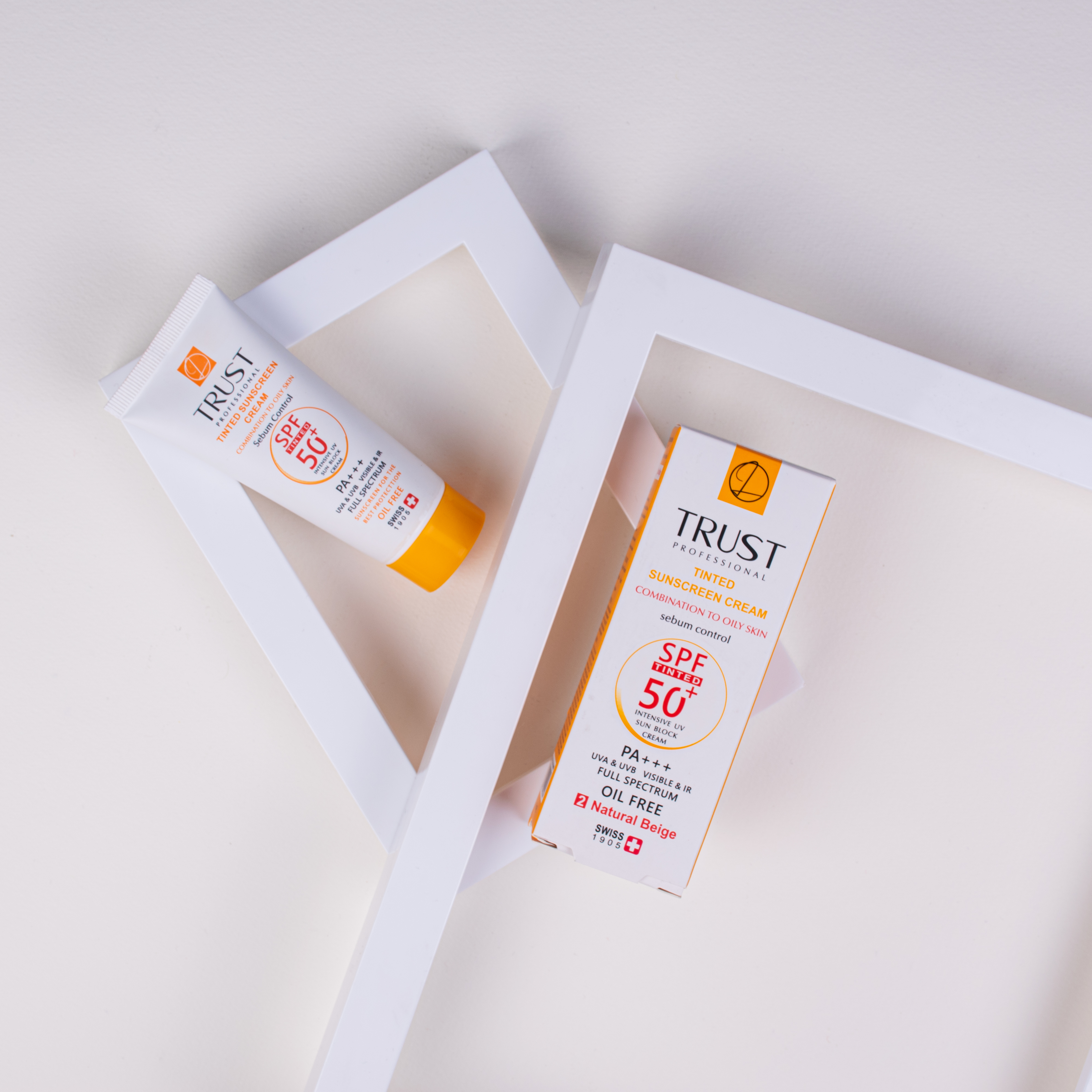 کرم ضد آفتاب رنگی و کنترل چربی بژ طبیعی (پوست مختلط تا چرب) (۲۰۲۴) ۴۰ میل