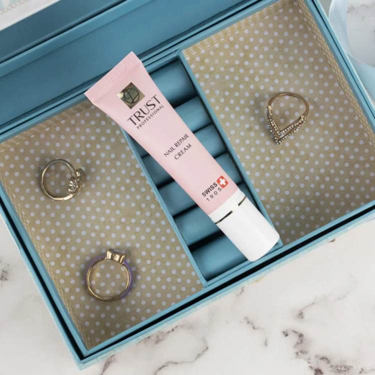 کرم ترمیمکننده ناخن تراست ۱۵ میل — تقویتکننده و ترمیمکننده ناخنهای آسیبدیده