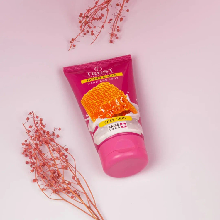 کرم دست و بدن پروتئین شیر و عسل تراست ۱۵۰ میل — نرمکننده و مرطوبکننده پوست