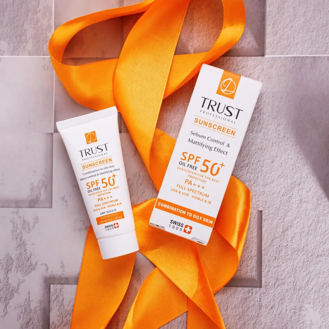 کرم ضد آفتاب و کنترل چربی (پوست مختلط تا چرب) (فاقد رنگ) ۴۰ میل